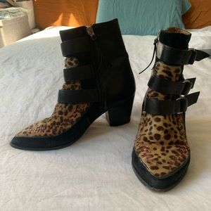 Isabel Marant ROWI Leather & Suede Ankle Boots.